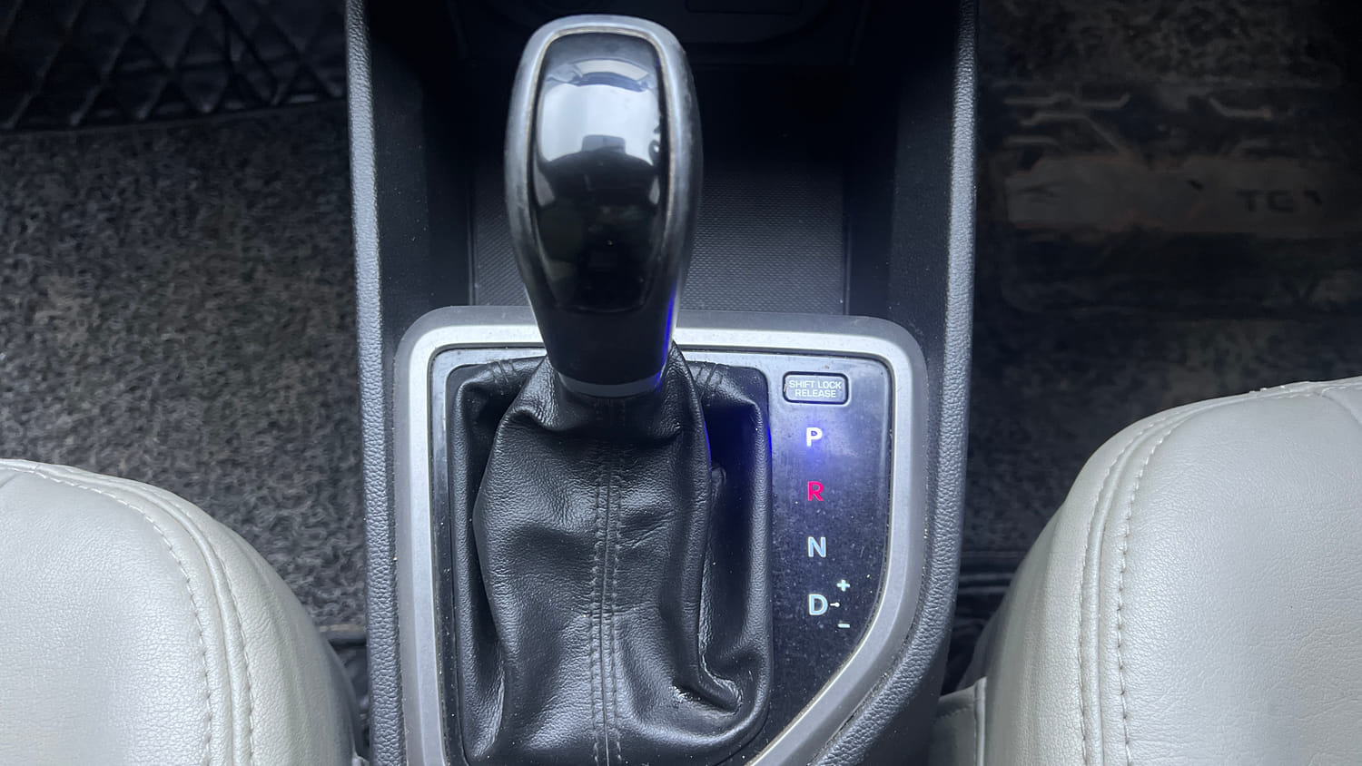 Used 2018 Hyundai Creta SX Plus 1.6 AT Petrol Petrol Automatic interior GEAR  KNOB VIEW