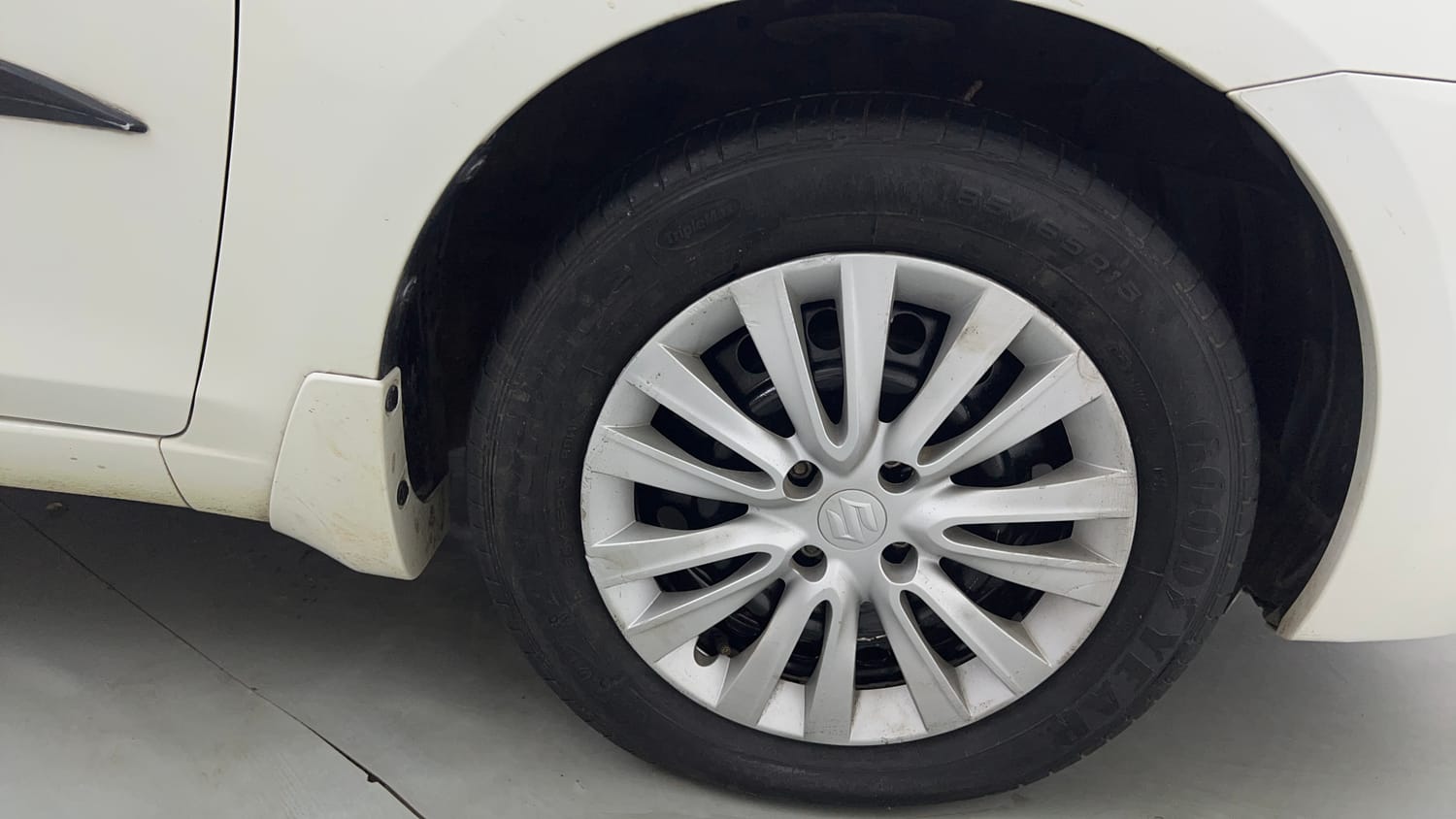 Used 2024 Maruti Suzuki Ciaz Sigma 1.5 Petrol Manual tyres RIGHT FRONT TYRE RIM VIEW