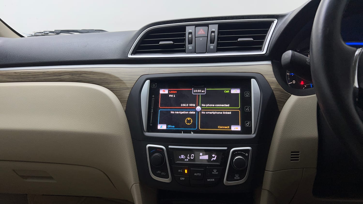 Used 2020 Maruti Suzuki Ciaz Alpha Hybrid 1.5 Petrol Manual top_features Integrated (in-dash) music system