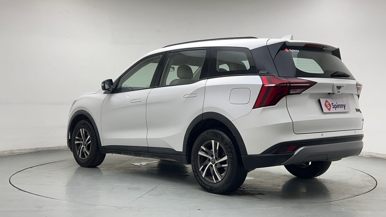 Used 2022 Mahindra XUV700 AX 5 Petrol AT 5 STR Petrol Automatic exterior LEFT REAR CORNER VIEW