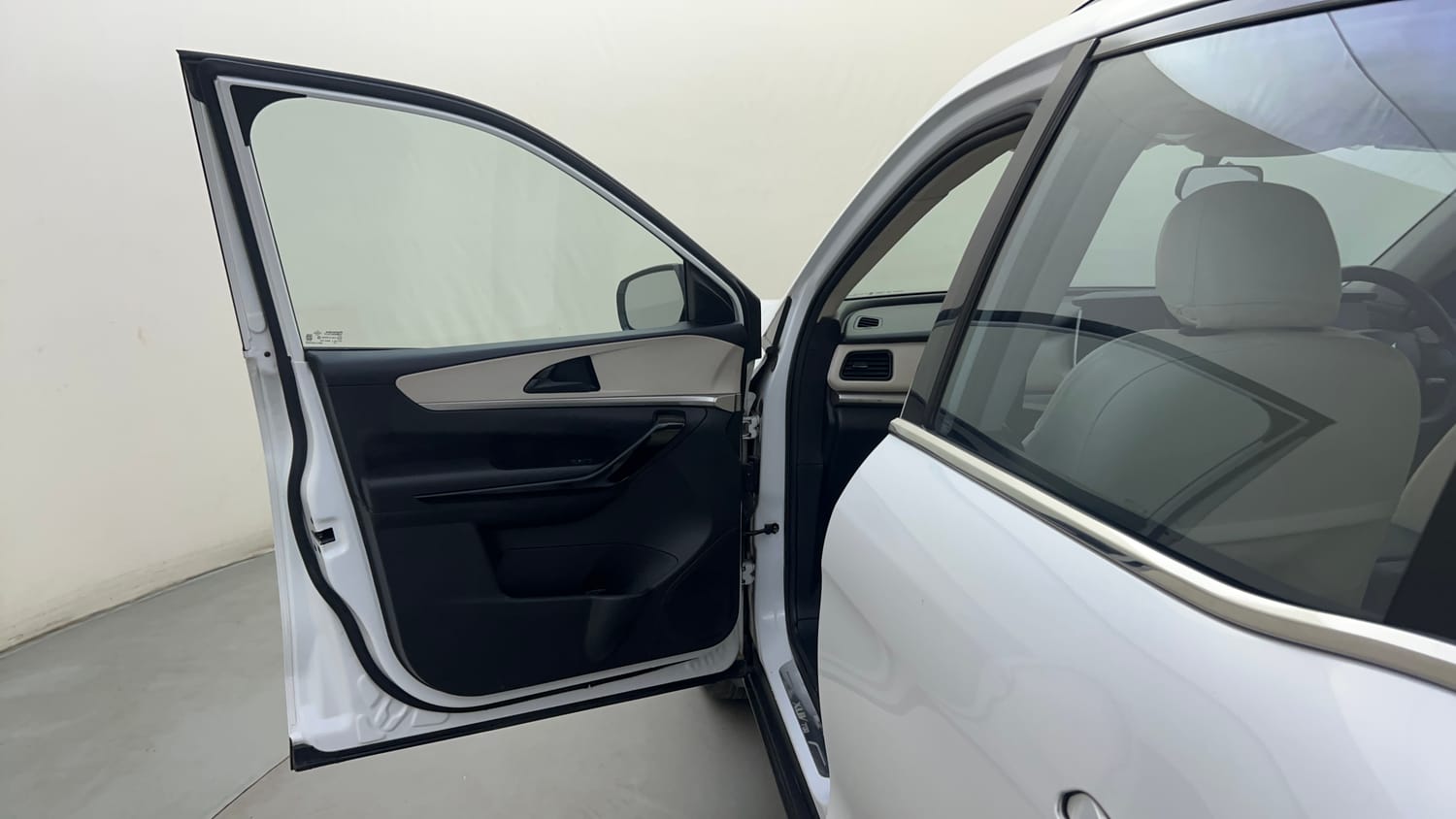 Used 2023 Mahindra XUV700 AX 5 Diesel AT 7 STR Diesel Automatic interior LEFT FRONT DOOR OPEN VIEW