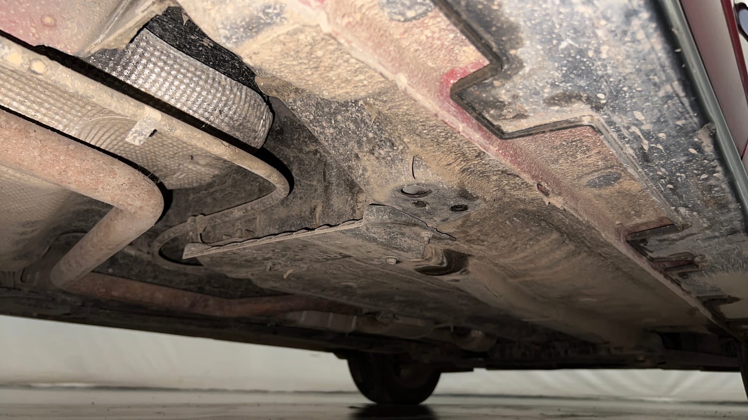 Used 2024 Hyundai New i20 Asta (O) 1.2 IVT Petrol Automatic extra REAR RIGHT UNDERBODY VIEW
