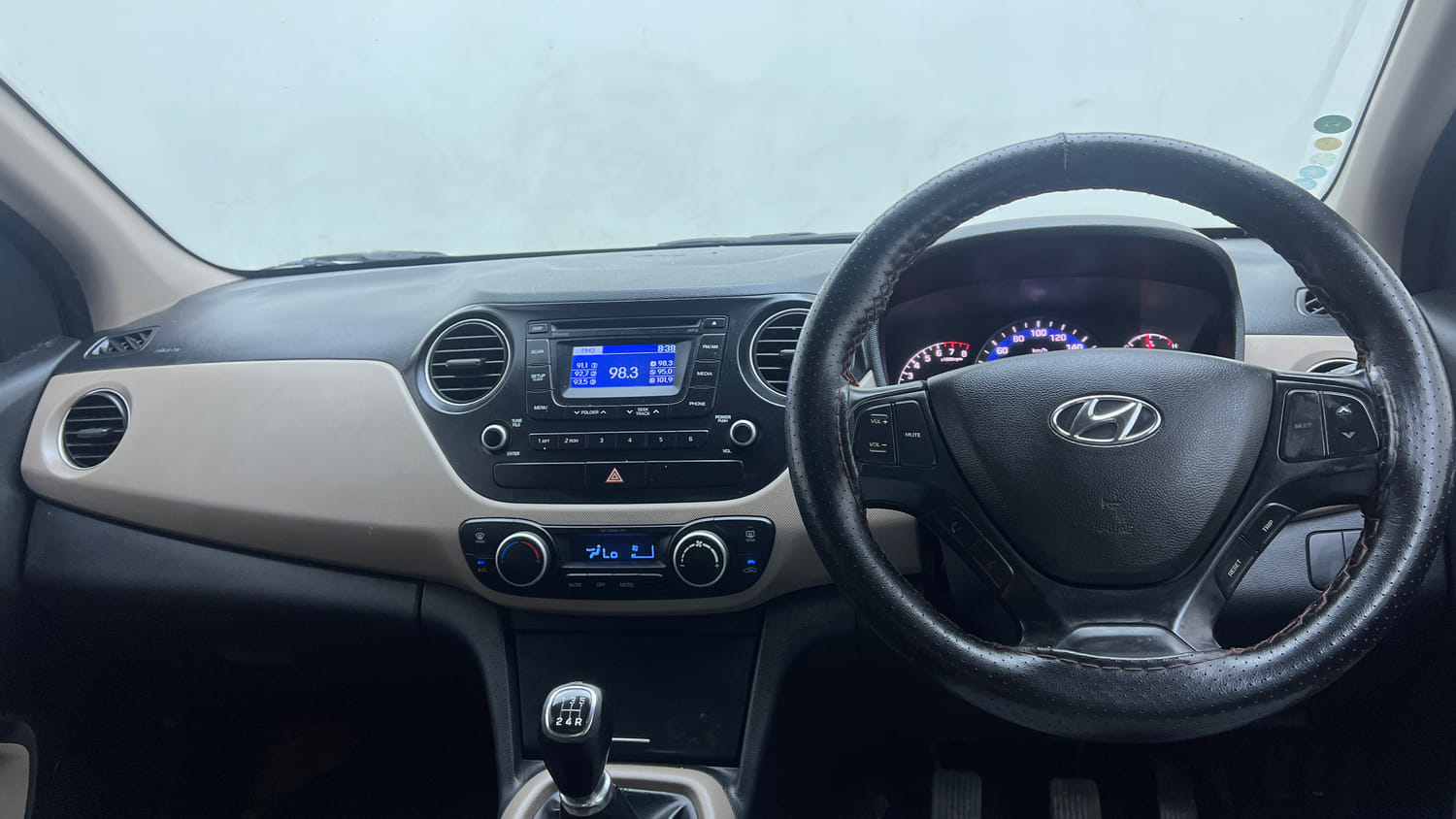 Used 2016 Hyundai Xcent SX 1.2 (O) Petrol Manual interior DASHBOARD VIEW