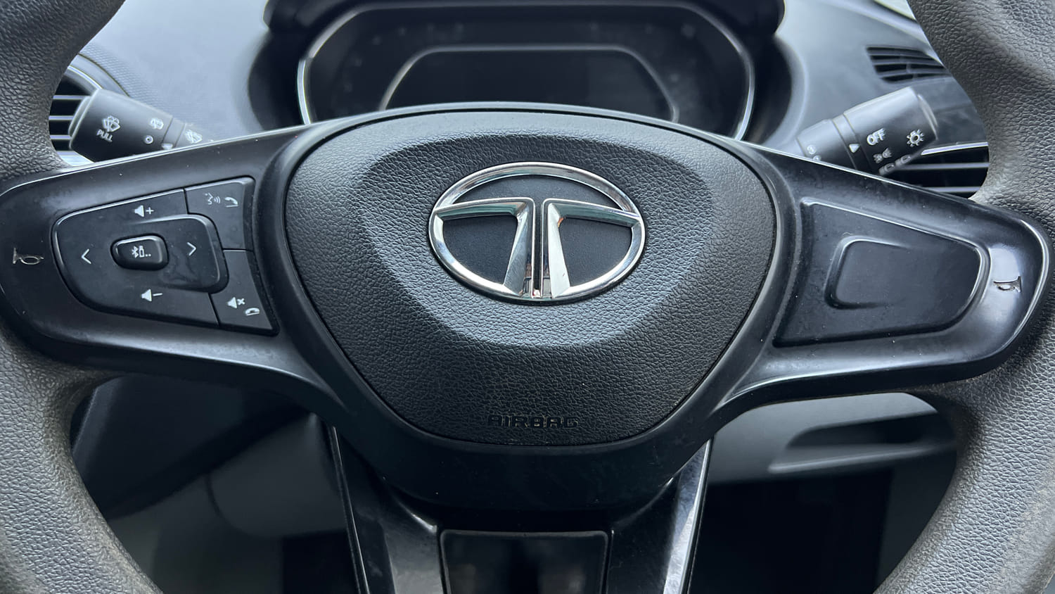 Used 2021 Tata Tiago XZ Plus Petrol Manual top_features Airbags