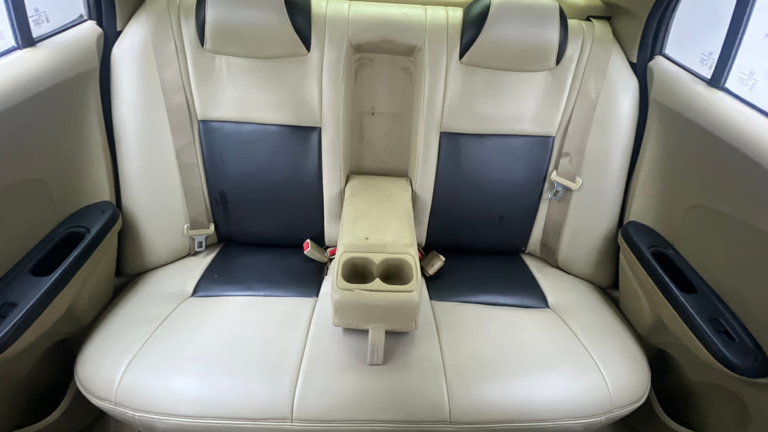 Used 2016 Honda Amaze 1.2 S i-VTEC Petrol Manual interior REAR SEAT CONDITION VIEW