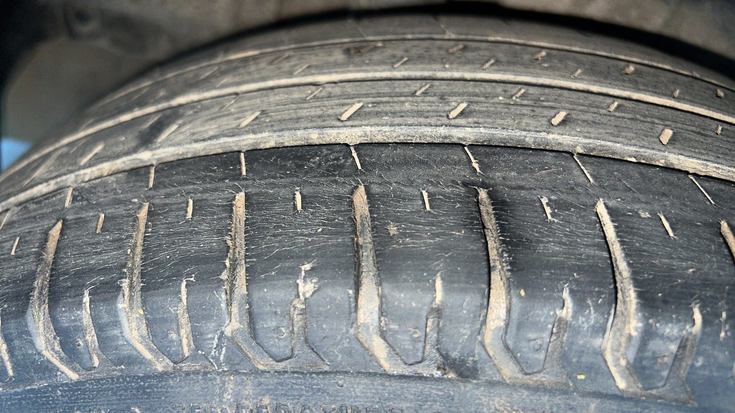 Used 2019 Maruti Suzuki New Ertiga ZXi AT Petrol Automatic tyres RIGHT REAR TYRE TREAD VIEW
