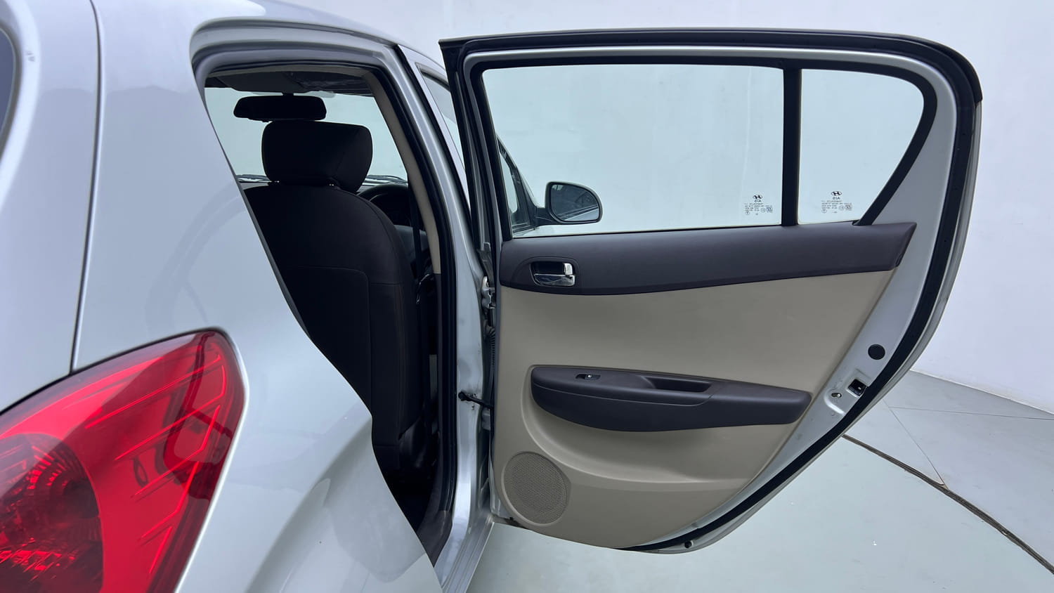 Used 2012 Hyundai i20 Magna 1.2 Petrol Manual interior RIGHT REAR DOOR OPEN VIEW