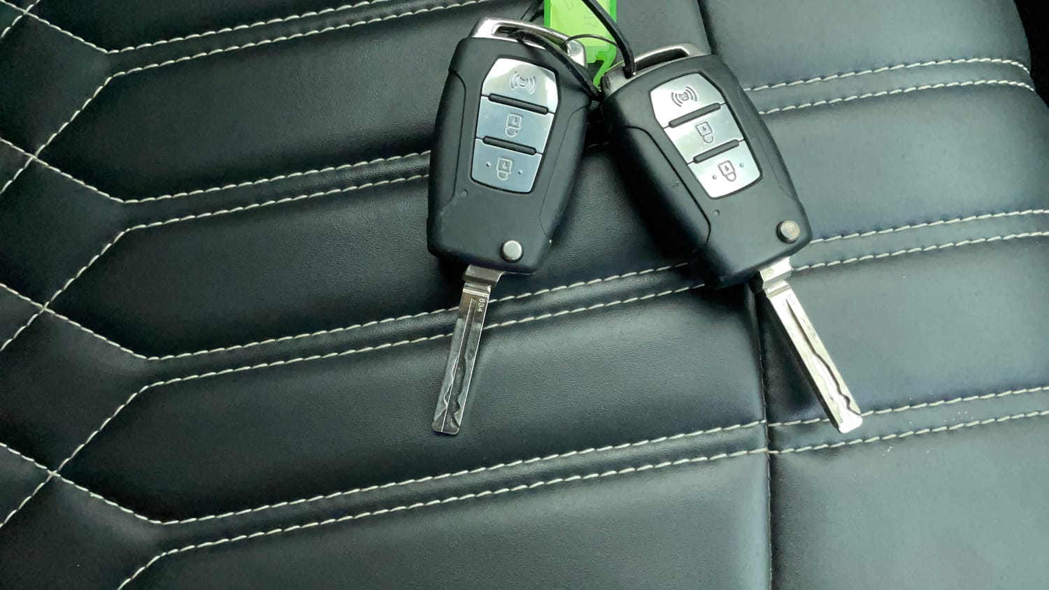 Used 2021 Mahindra XUV 300 W6 1.2 Petrol Petrol Manual extra CAR KEY VIEW