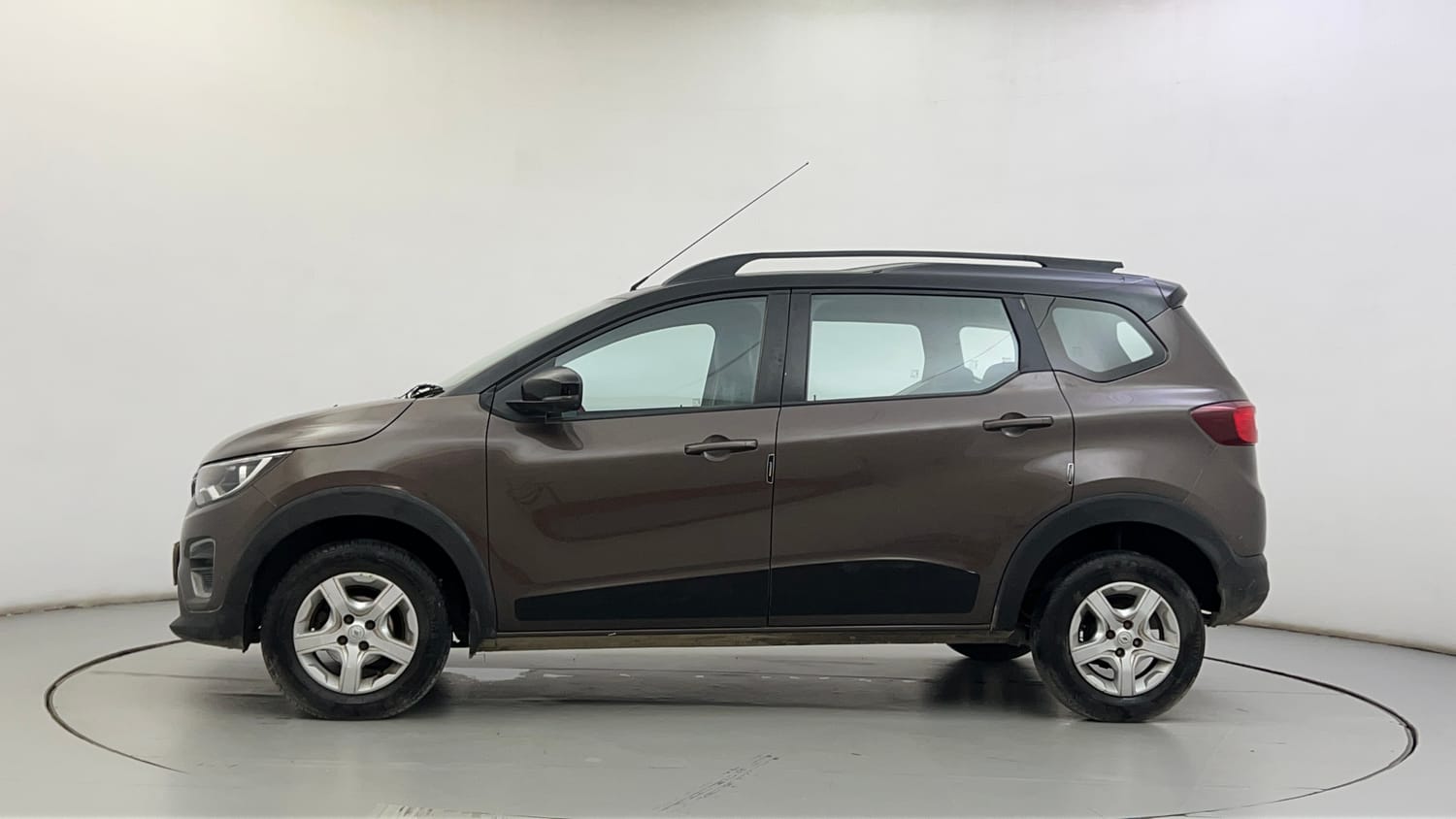 Used 2022 Renault Triber Limited Edition Petrol Manual exterior LEFT SIDE VIEW