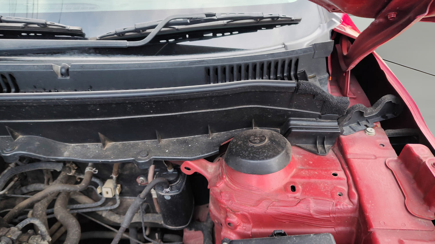 Used 2023 Maruti Suzuki Brezza ZXi Plus Petrol Manual engine ENGINE LEFT SIDE HINGE & APRON VIEW