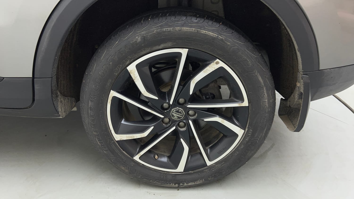 Used 2023 MG Motors Astor Savvy 1.3 Turbo AT S Red Petrol Automatic tyres LEFT REAR TYRE RIM VIEW