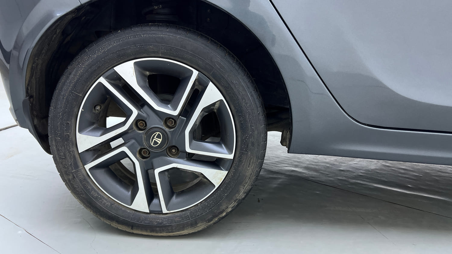 Used 2021 Tata Tiago XZ Plus Petrol Manual tyres RIGHT REAR TYRE RIM VIEW