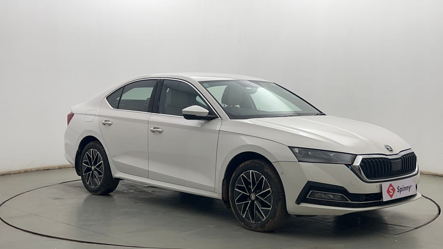 Used 2022 Skoda Octavia L&K 2.0 Petrol Automatic exterior RIGHT FRONT CORNER VIEW