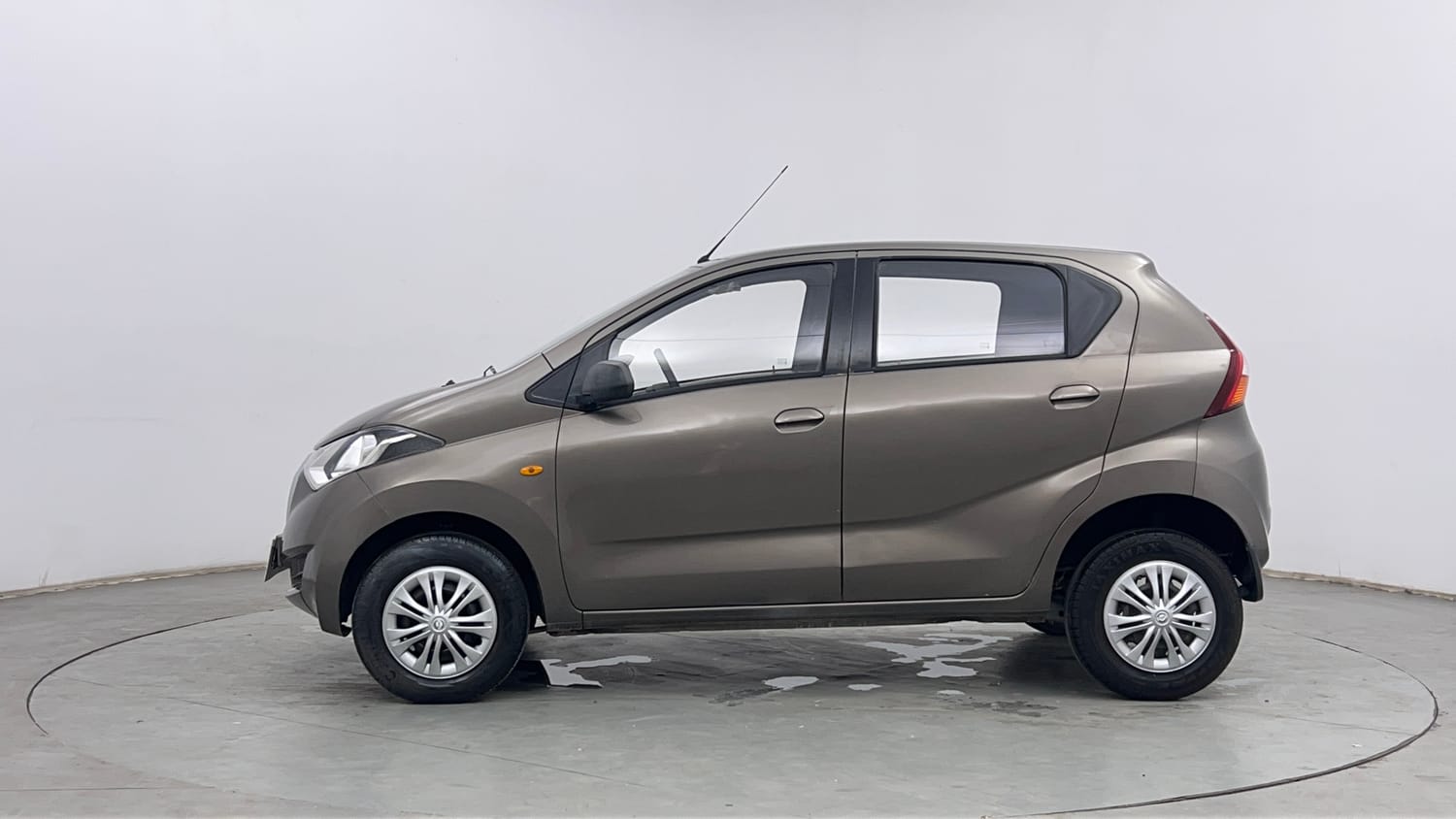 Used 2016 Datsun Redi-GO T Petrol Manual exterior LEFT SIDE VIEW