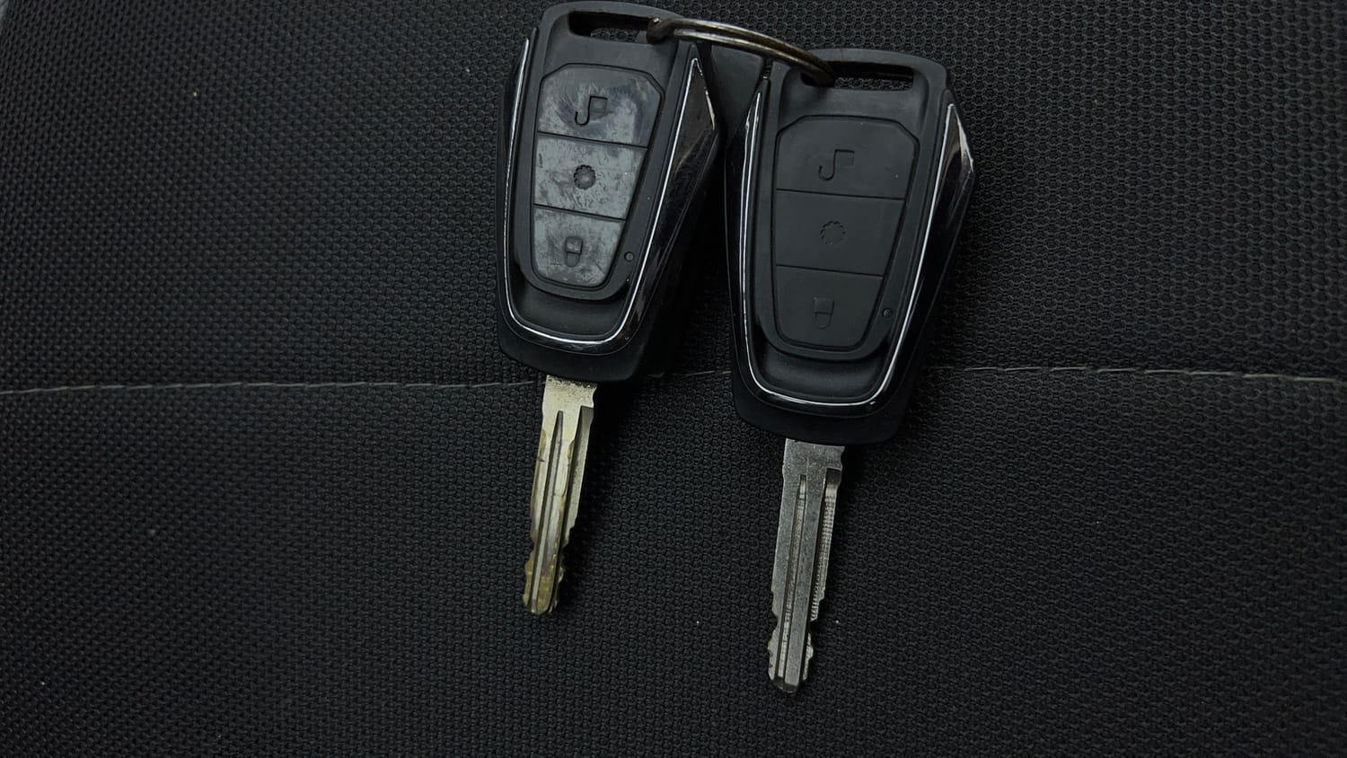 Used 2016 Mahindra KUV100 K6+ 6 STR Petrol Manual extra CAR KEY VIEW