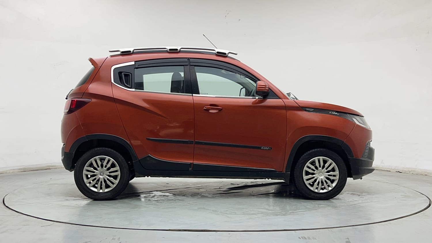 Used 2016 Mahindra KUV100 K6+ 6 STR Petrol Manual exterior RIGHT SIDE VIEW