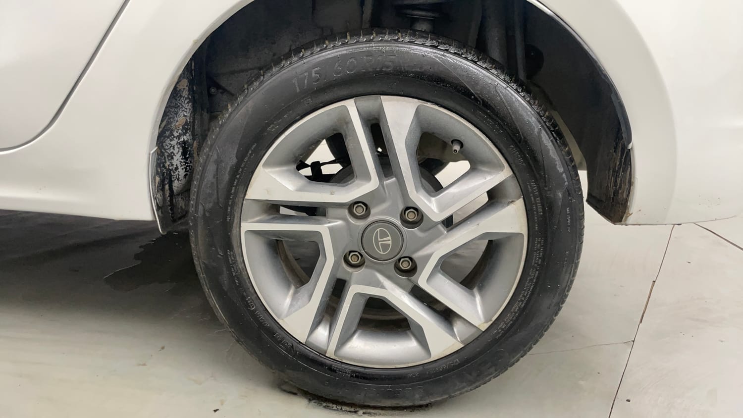 Used 2022 Tata Tigor XZA Plus Petrol Automatic tyres LEFT REAR TYRE RIM VIEW