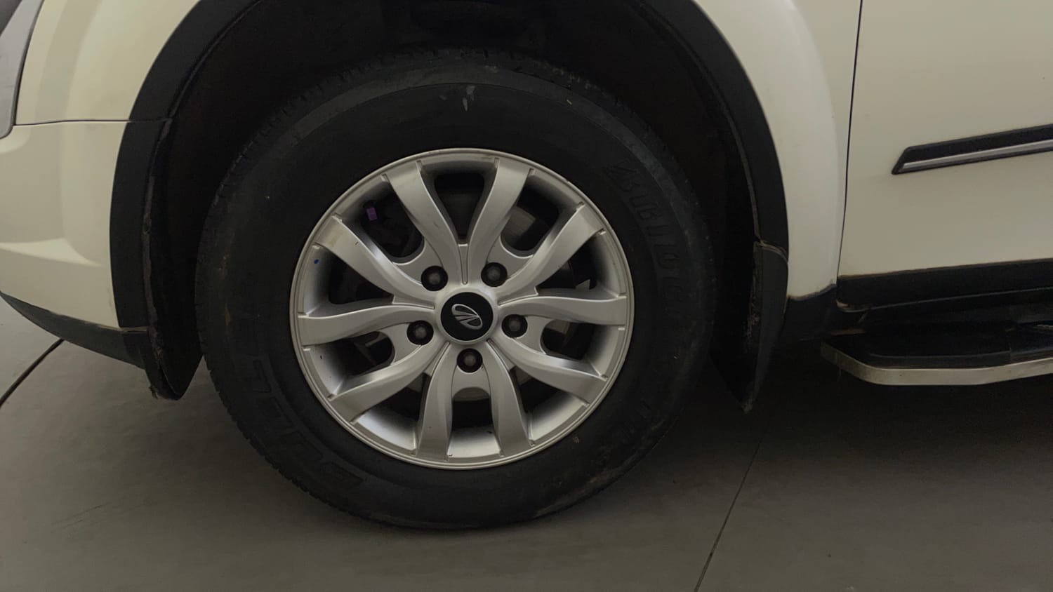 Used 2018 Mahindra XUV500 W10 Diesel Manual tyres LEFT FRONT TYRE RIM VIEW