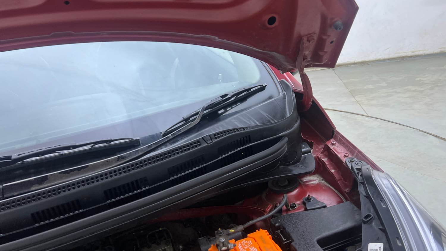 Used 2016 Hyundai Xcent SX 1.2 (O) Petrol Manual engine ENGINE LEFT SIDE HINGE & APRON VIEW