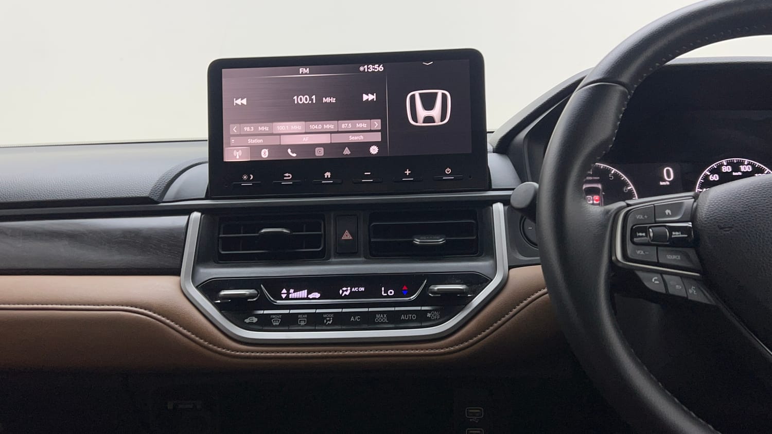Used 2025 Honda Elevate ZX CVT Petrol Automatic interior MUSIC SYSTEM & AC CONTROL VIEW