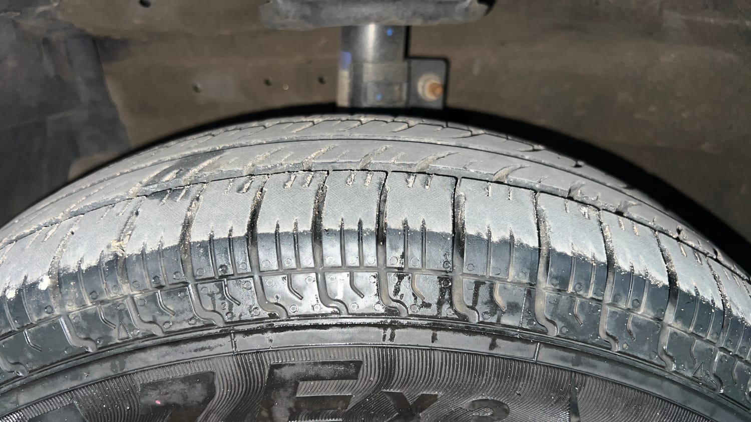 Used 2017 Maruti Suzuki Swift VXi Petrol Manual tyres LEFT FRONT TYRE TREAD VIEW