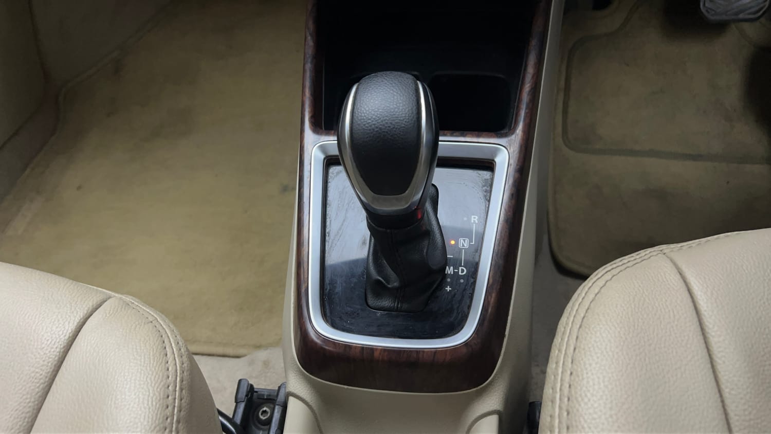 Used 2018 Maruti Suzuki Dzire VXi AMT Petrol Automatic interior GEAR  KNOB VIEW