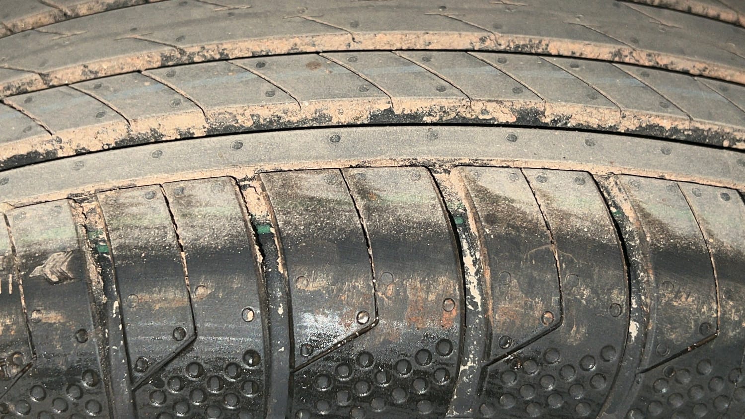 Used 2022 Nissan Magnite XV Petrol Manual tyres RIGHT FRONT TYRE TREAD VIEW