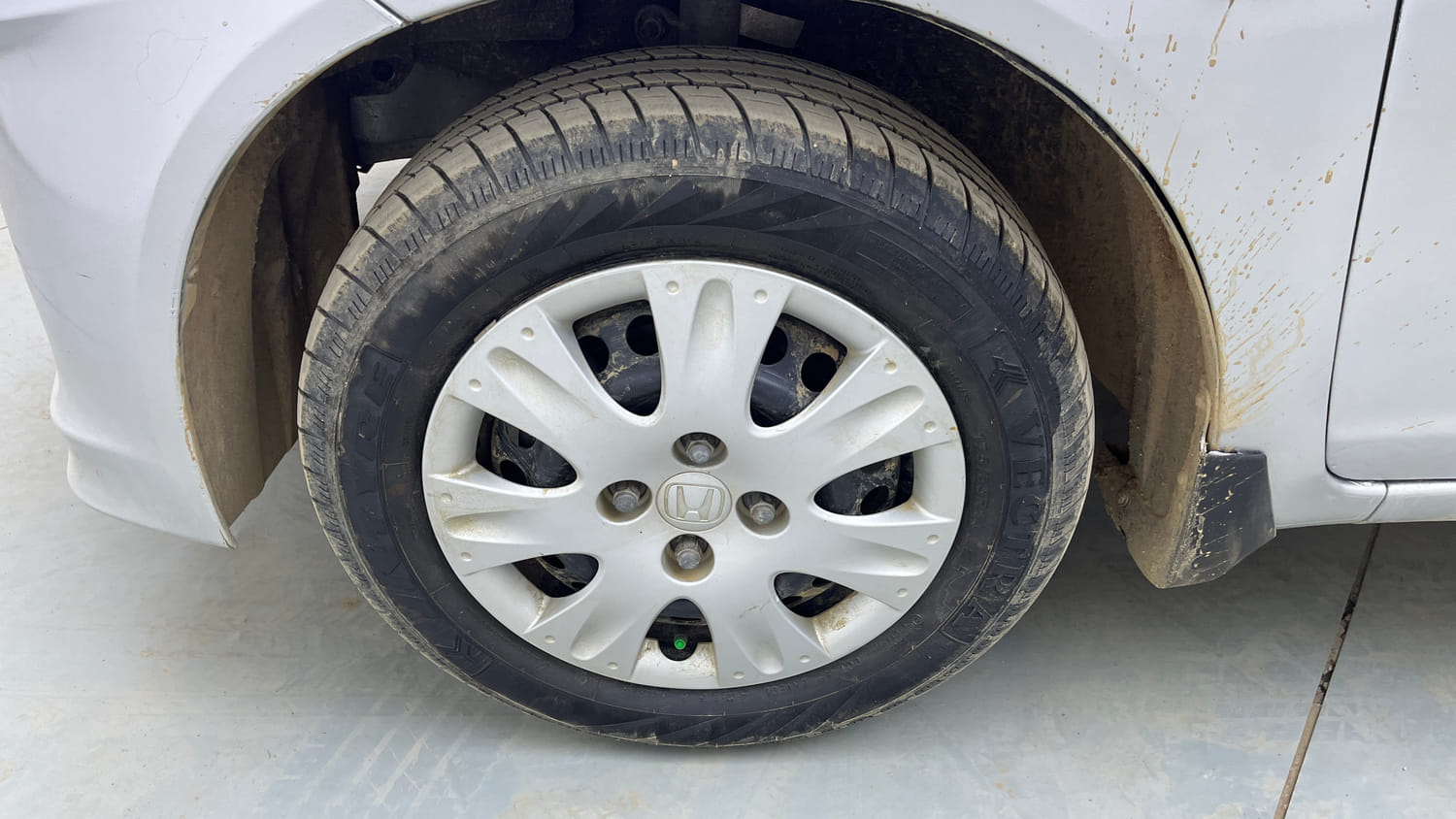 Used 2014 Honda Brio S MT Petrol Manual tyres LEFT FRONT TYRE RIM VIEW