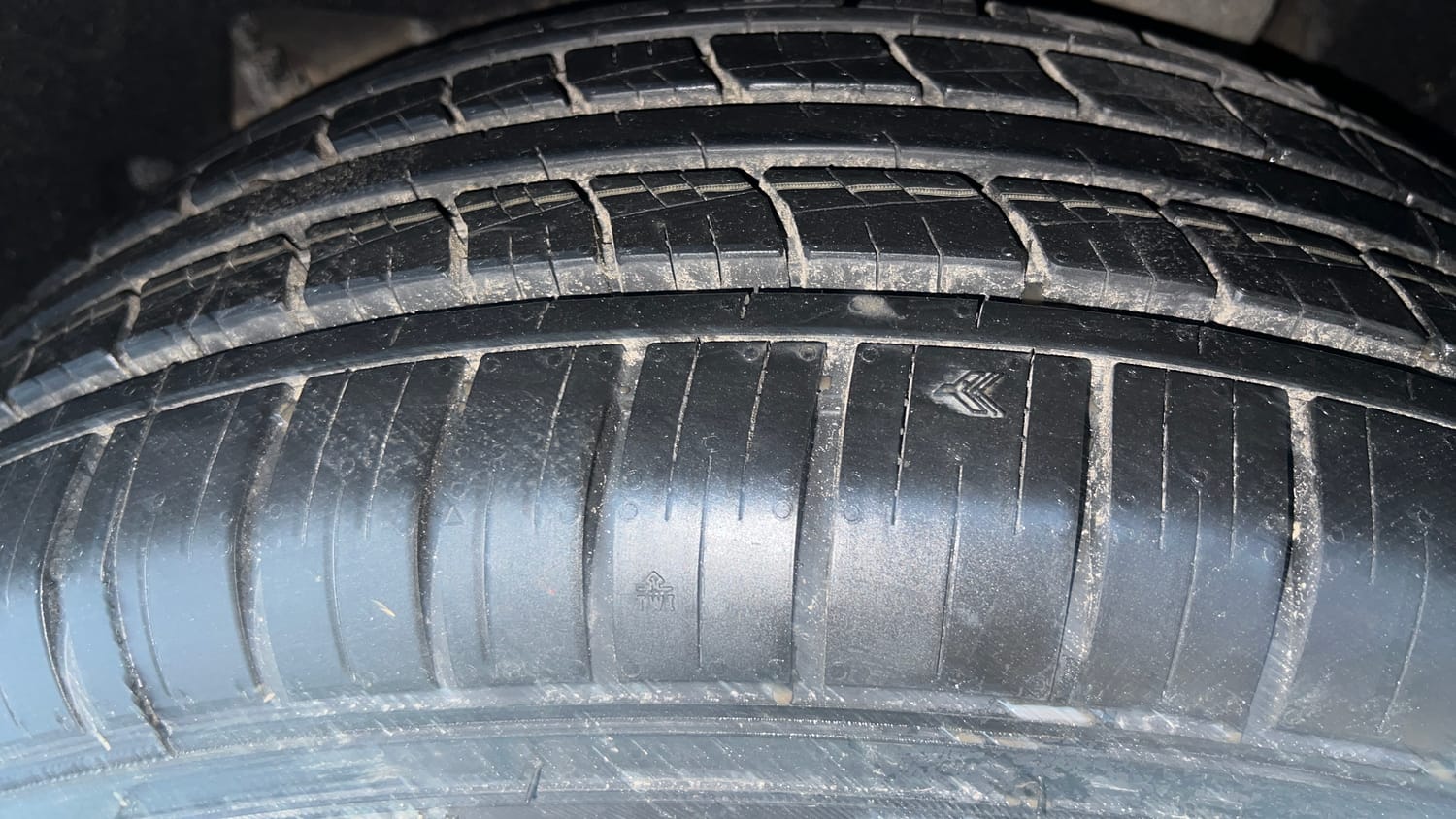 Used 2022 Mahindra XUV700 AX 7 Petrol MT 7 STR Petrol Manual tyres LEFT REAR TYRE TREAD VIEW