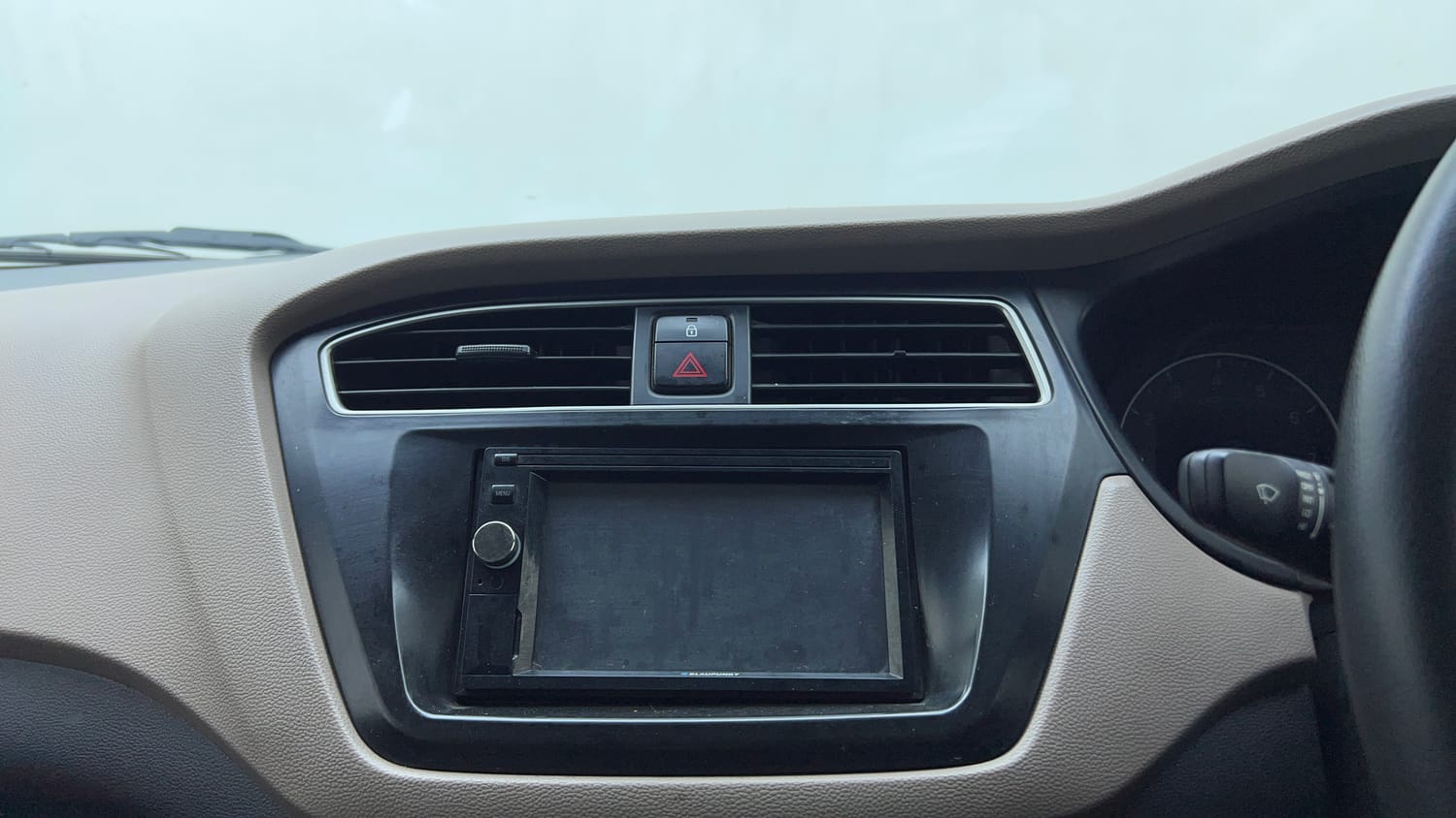 Used 2019 Hyundai Elite i20 Magna 1.4 AT Petrol Automatic top_features Integrated (in-dash) music system