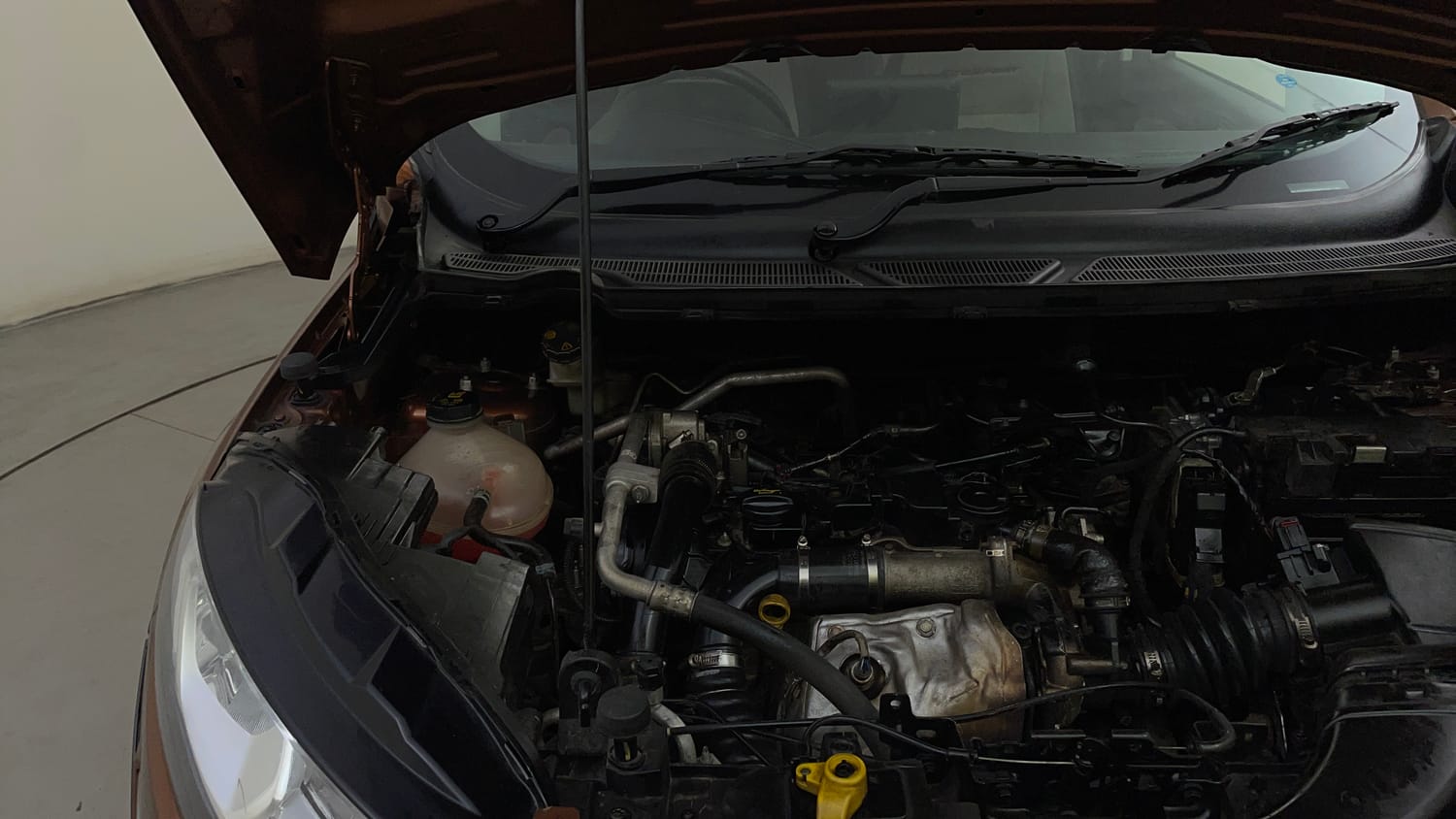 Used 2021 Ford EcoSport Titanium 1.5L TDCi Diesel Manual engine ENGINE RIGHT SIDE HINGE & APRON VIEW