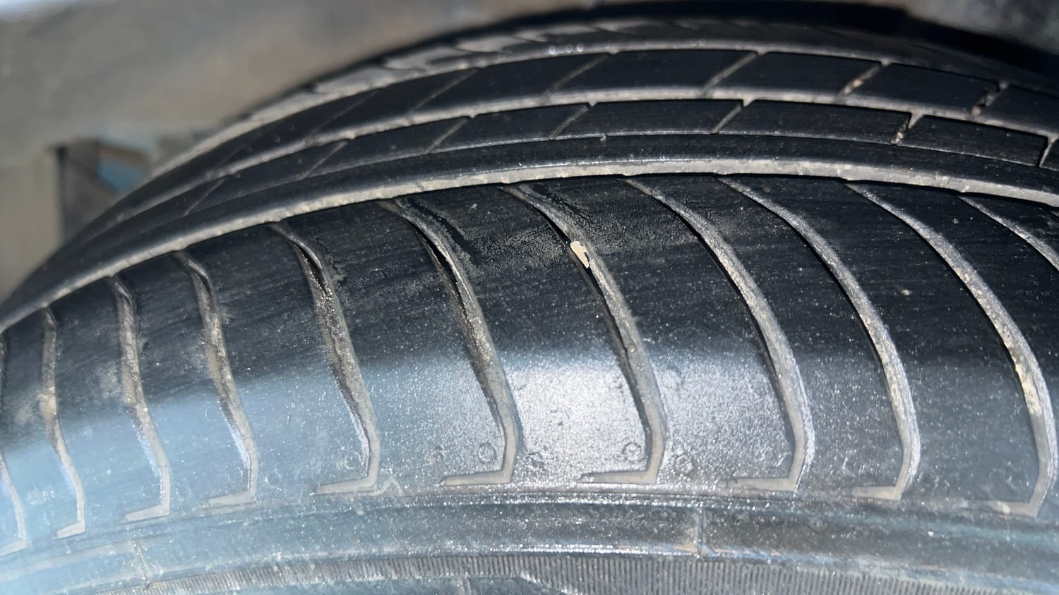Used 2023 Hyundai Aura SX 1.2 CNG Cng Manual tyres LEFT REAR TYRE TREAD VIEW