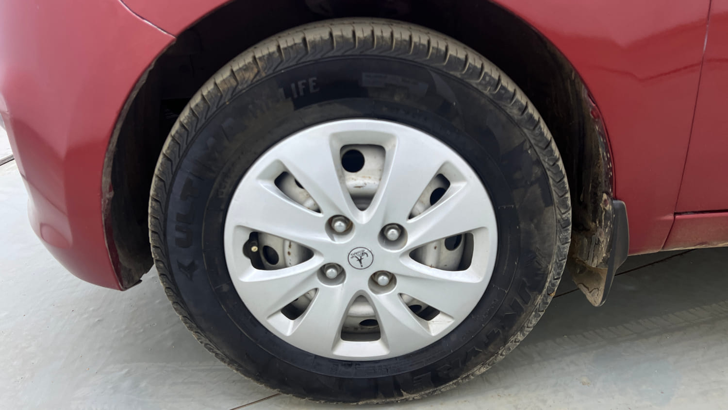 Used 2012 Hyundai i10 Era 1.1 iRDE2 Petrol Manual tyres LEFT FRONT TYRE RIM VIEW