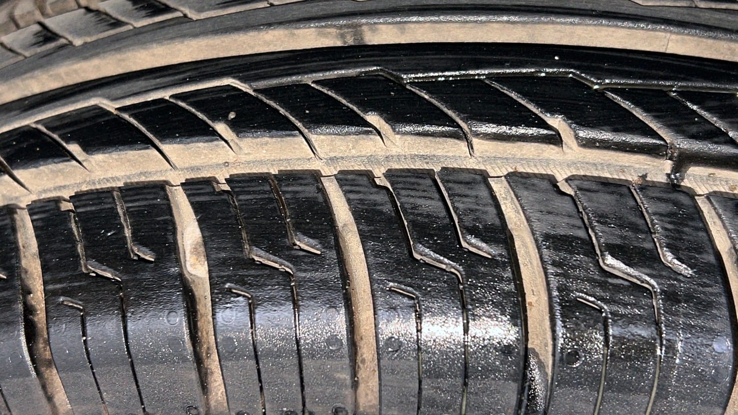 Used 2016 Datsun Redi-GO T Petrol Manual tyres LEFT REAR TYRE TREAD VIEW