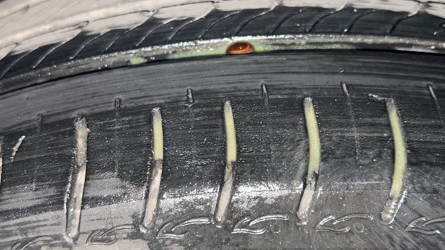 Used 2023 Tata Altroz XZA Petrol Petrol Automatic tyres LEFT FRONT TYRE TREAD VIEW