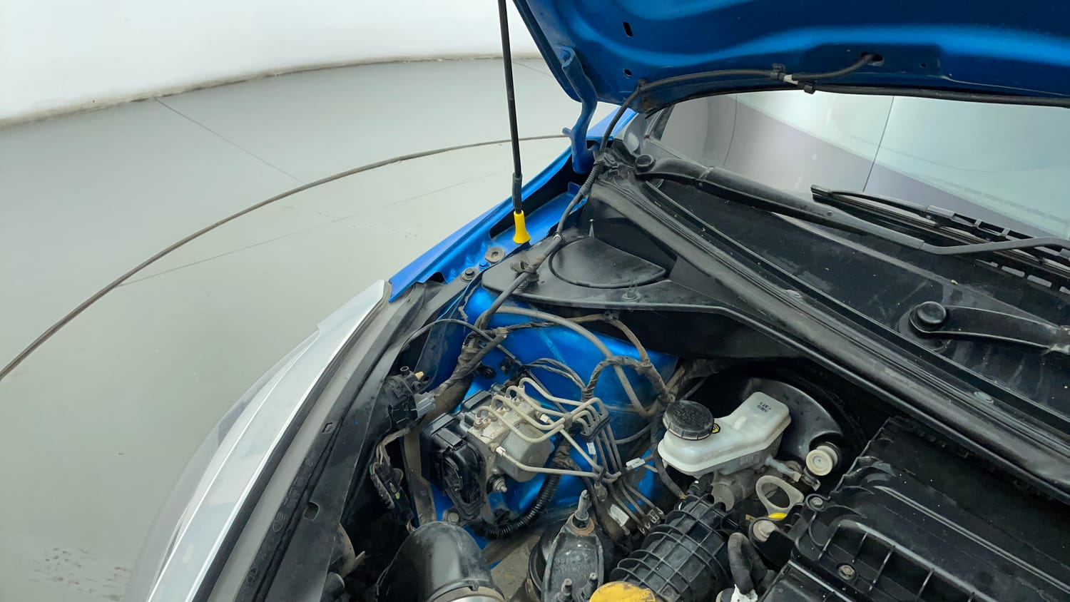 Used 2019 Tata Tiago Revotron XZA Plus Petrol Automatic engine ENGINE RIGHT SIDE HINGE & APRON VIEW