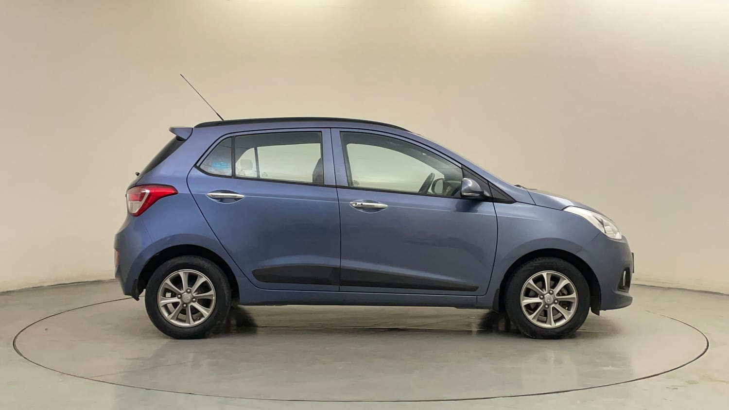 Used 2016 Hyundai Grand i10 Asta AT 1.2 Kappa VTVT (O) Petrol Automatic exterior RIGHT SIDE VIEW