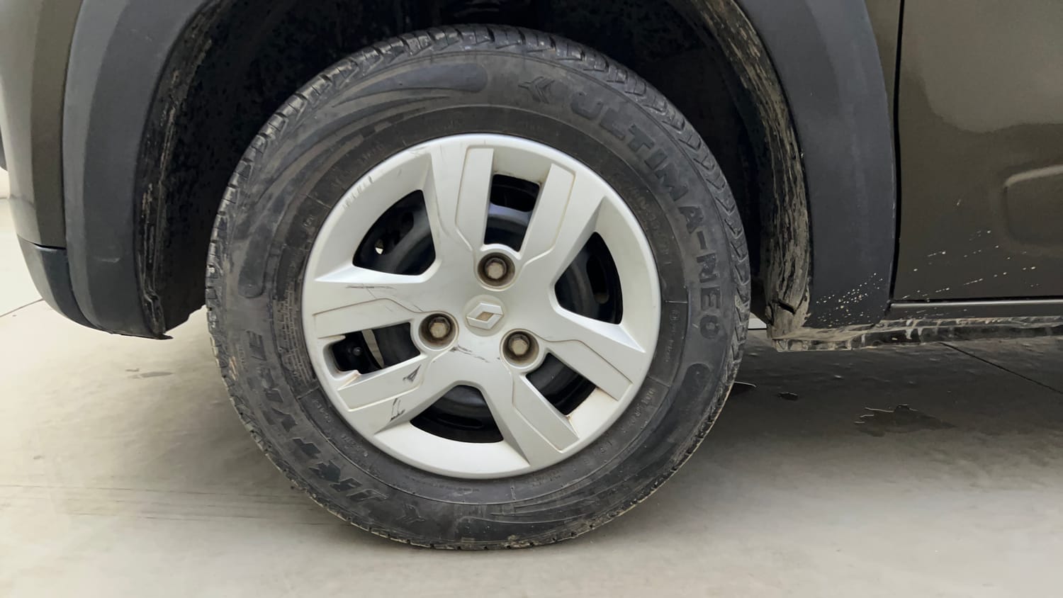 Used 2016 Renault Kwid RXL Petrol Manual tyres LEFT FRONT TYRE RIM VIEW