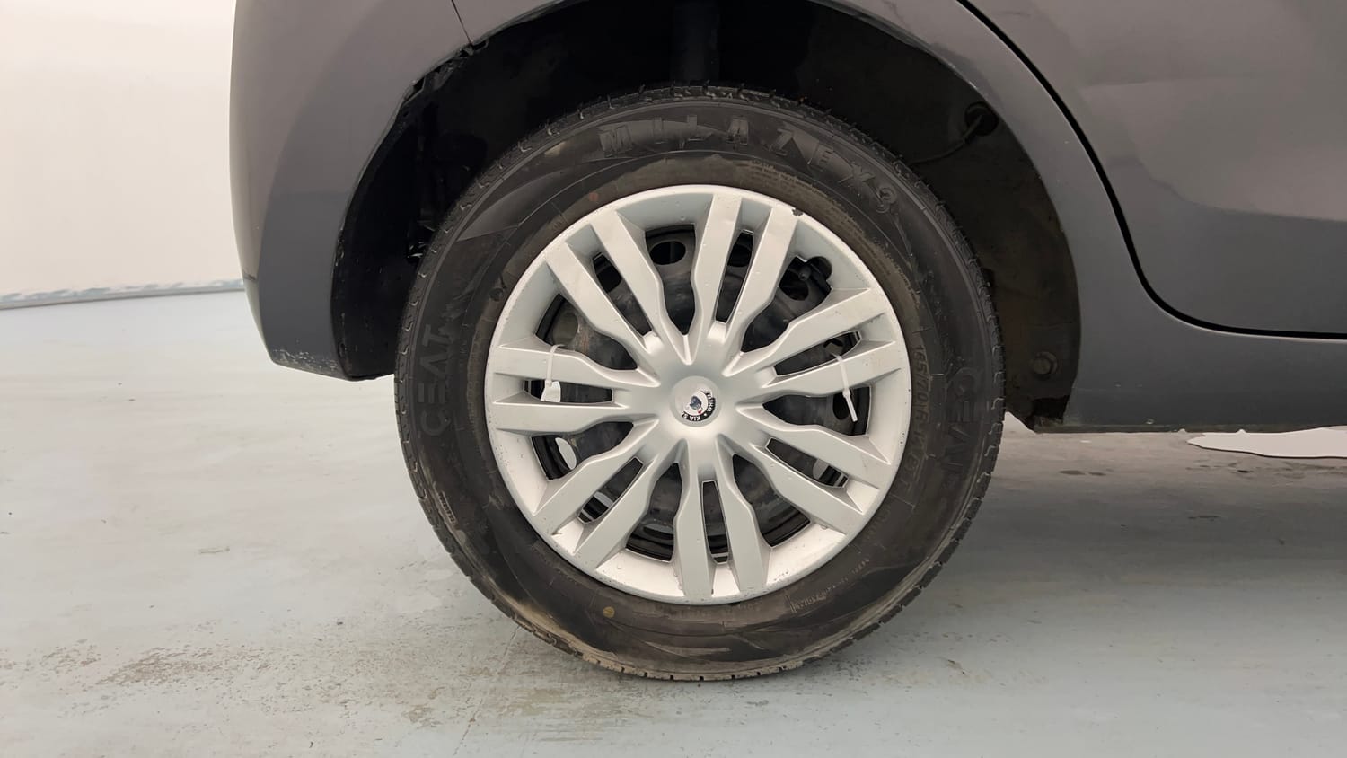 Used 2020 Hyundai Santro Sportz Petrol Manual tyres RIGHT REAR TYRE RIM VIEW