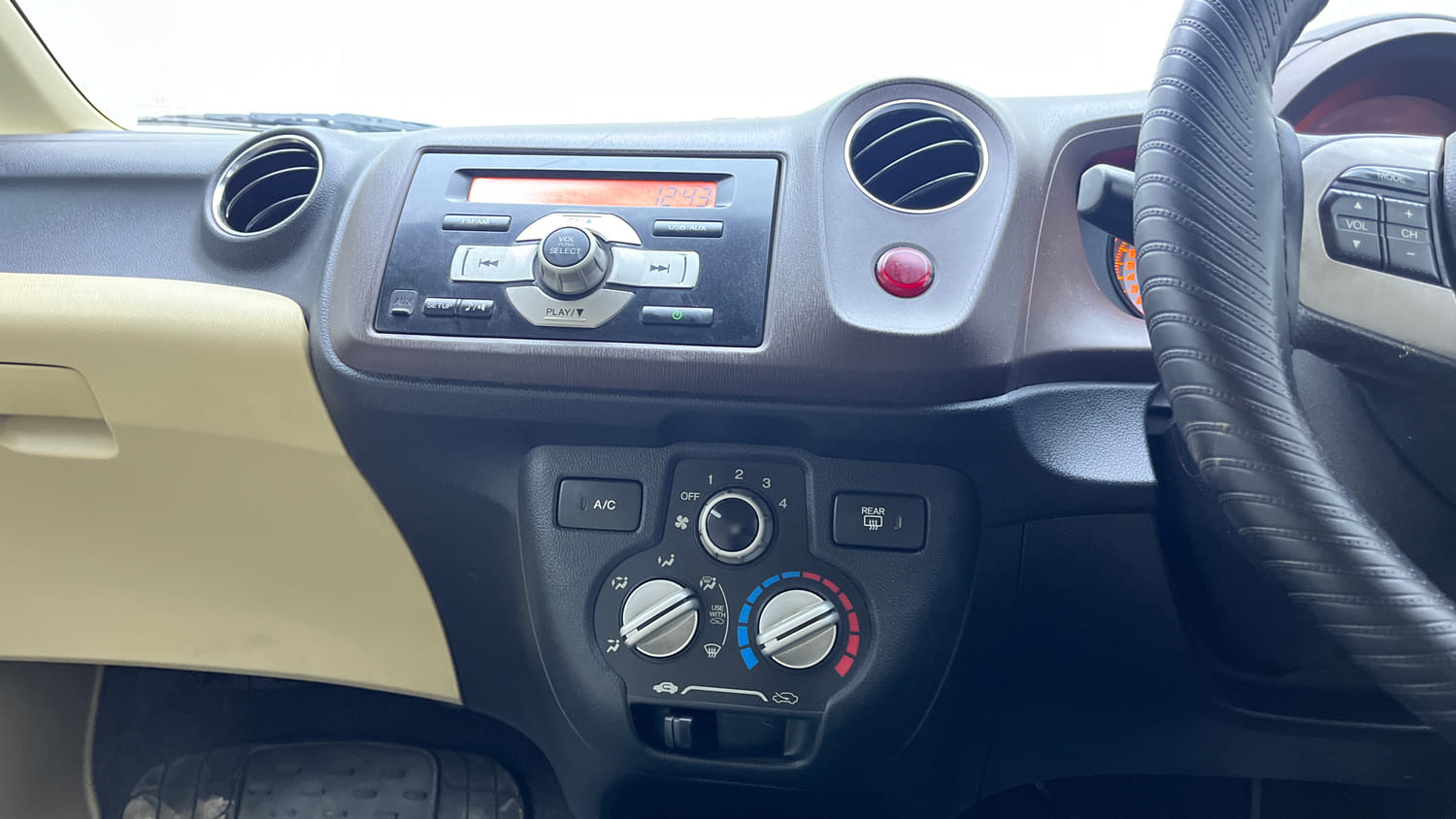 Used 2014 Honda Brio S MT Petrol Manual interior MUSIC SYSTEM & AC CONTROL VIEW