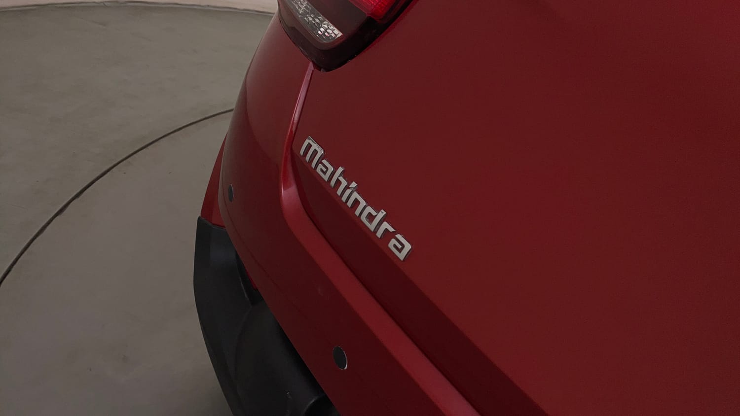 Used 2016 Mahindra KUV100 K2 Plus 6 STR Petrol Manual dents MINOR DENT