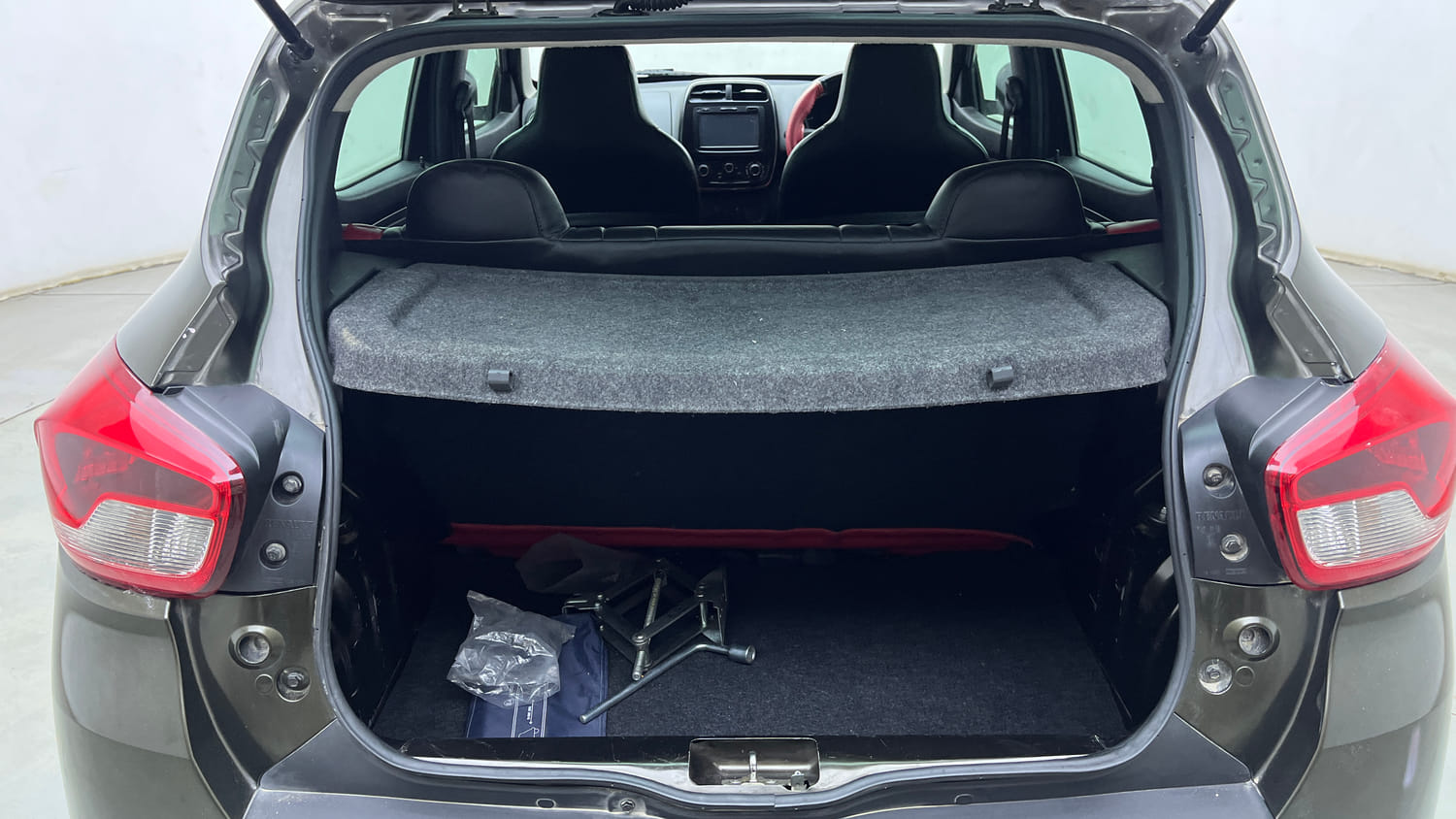 Used 2018 Renault Kwid RXT Opt Petrol Manual interior DICKY INSIDE VIEW