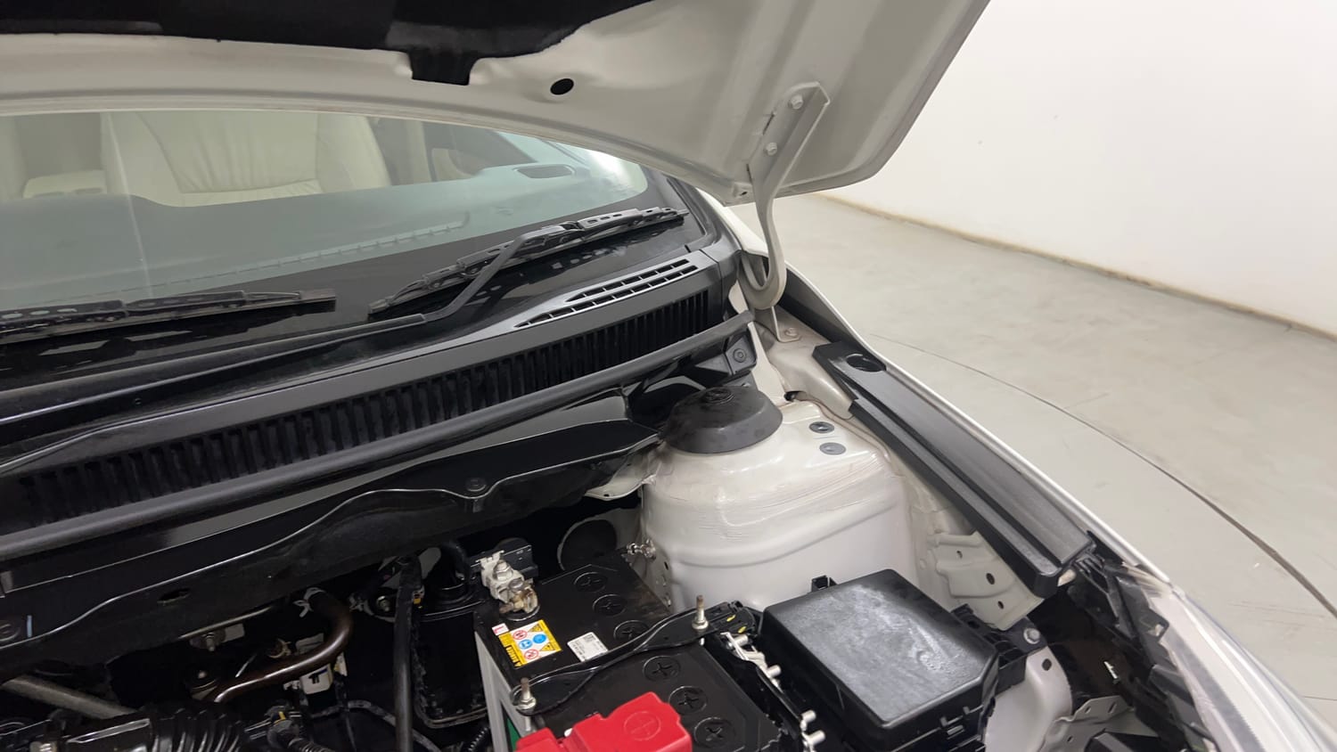 Used 2025 Maruti Suzuki Ciaz Alpha 1.5 AT Petrol Automatic engine ENGINE LEFT SIDE HINGE & APRON VIEW