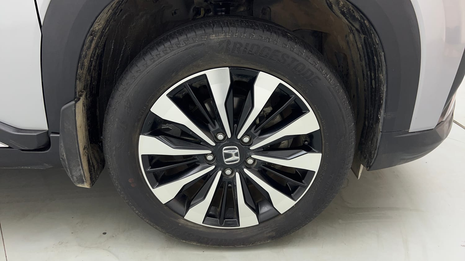 Used 2025 Honda Elevate ZX CVT Petrol Automatic tyres RIGHT FRONT TYRE RIM VIEW