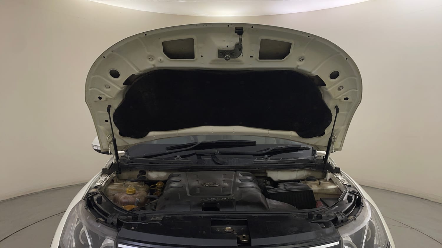 Used 2018 Mahindra XUV500 W10 Diesel Manual engine ENGINE & BONNET OPEN FRONT VIEW