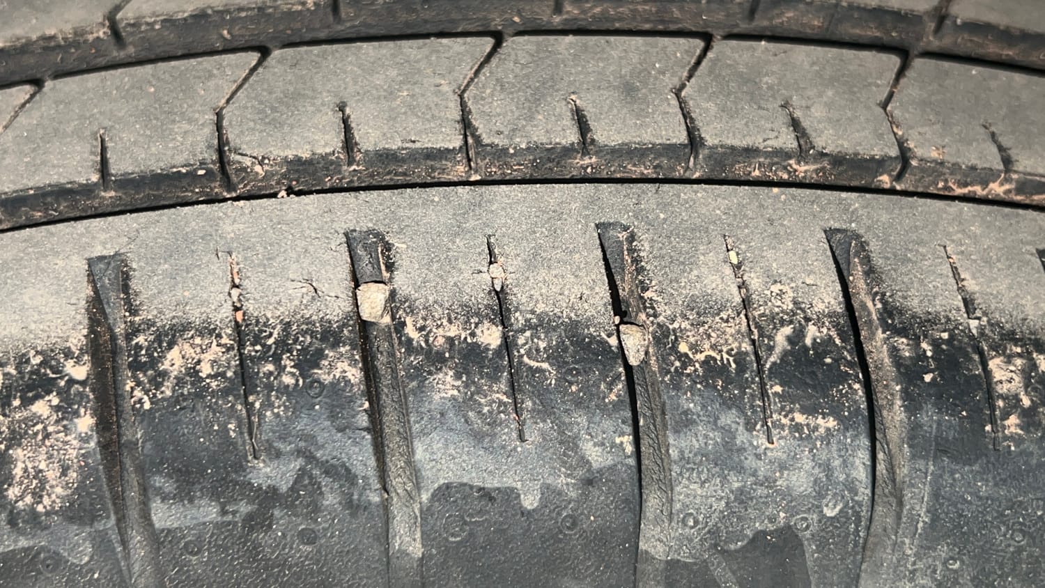 Used 2020 Toyota Glanza G CVT Petrol Automatic tyres RIGHT REAR TYRE TREAD VIEW
