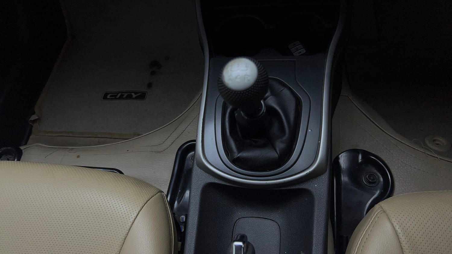 Used 2019 Honda City V Petrol Petrol Manual interior GEAR  KNOB VIEW