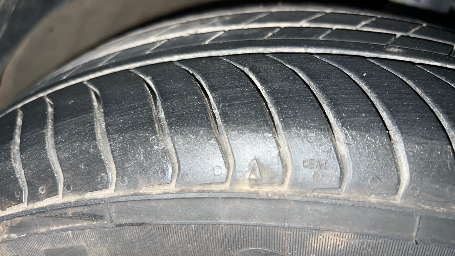Used 2023 Hyundai Aura SX 1.2 CNG Cng Manual tyres RIGHT FRONT TYRE TREAD VIEW
