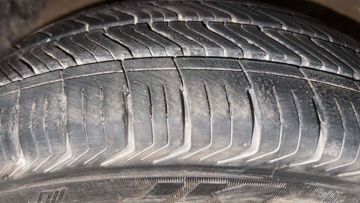 Used 2015 Hyundai Grand i10 Sportz 1.2 Kappa VTVT Petrol Manual tyres LEFT FRONT TYRE TREAD VIEW