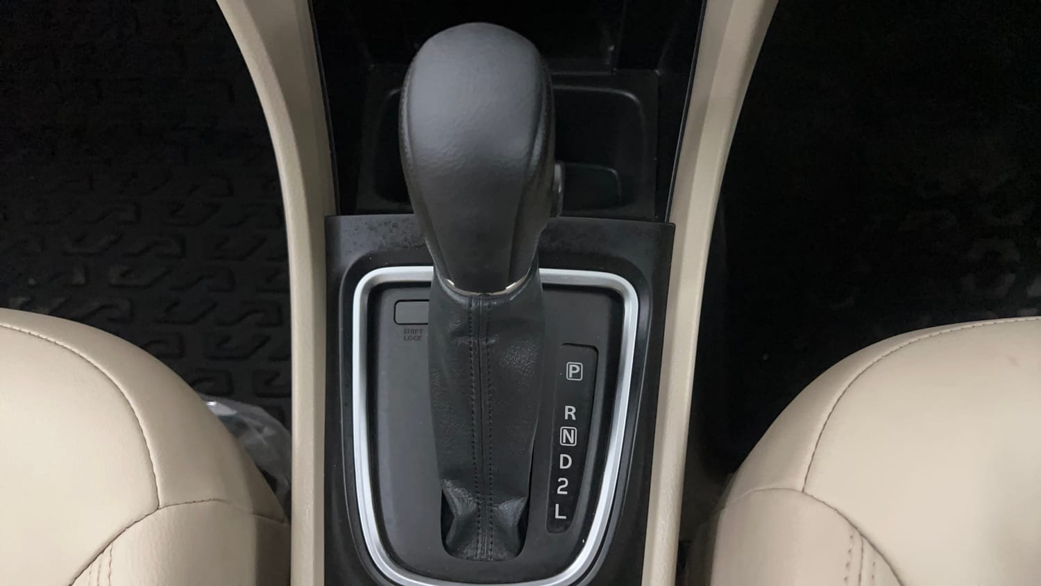 Used 2025 Maruti Suzuki Ciaz Alpha 1.5 AT Petrol Automatic interior GEAR  KNOB VIEW